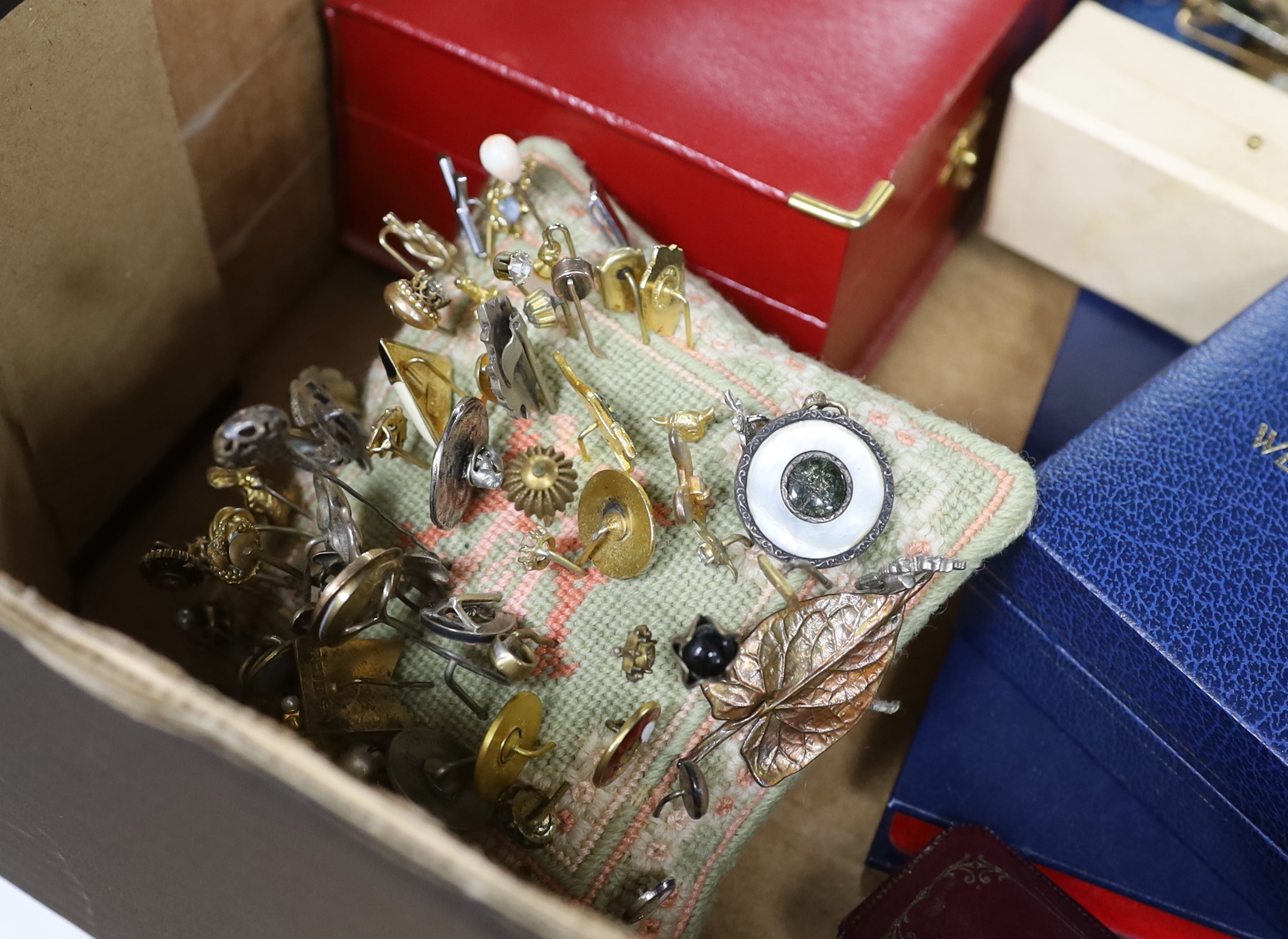 A large quantity of assorted collectables and curios including stick pins, brooches, pens, Links silver cufflinks, coins, jewellery boxes including two Cartier, rings, pendants etc.